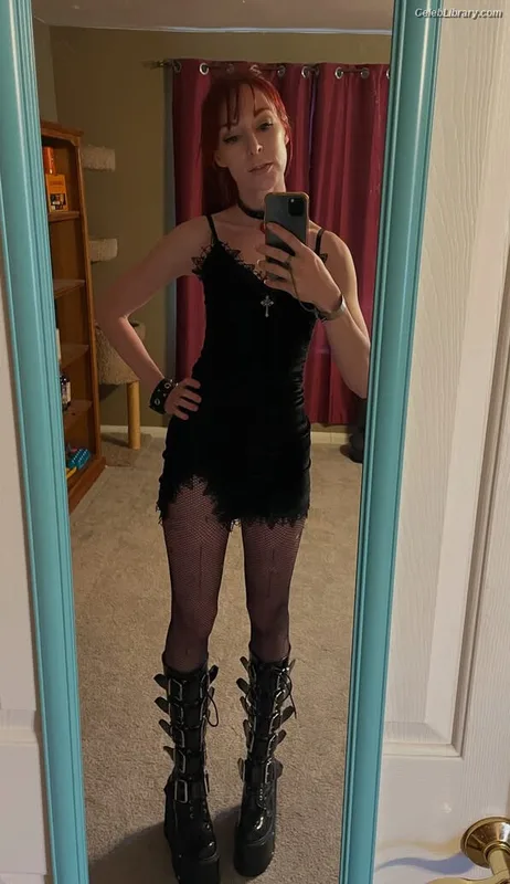 Lisa Foiles photo 18 of 708