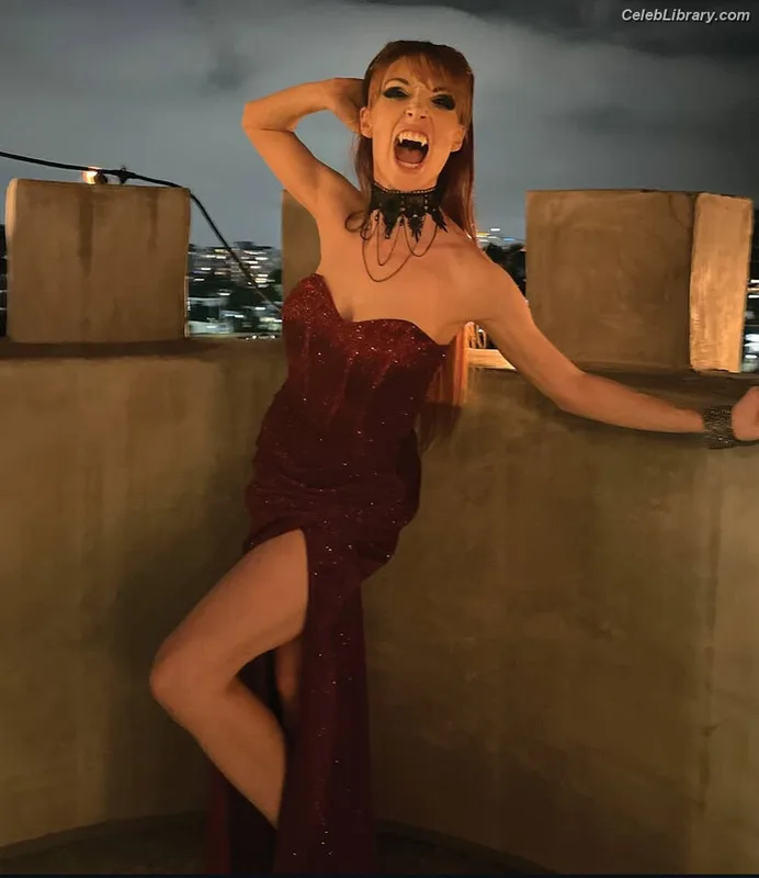 Lisa Foiles photo 20 of 708