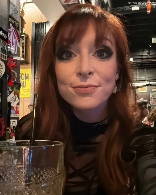 Lisa Foiles photo 23 of 708