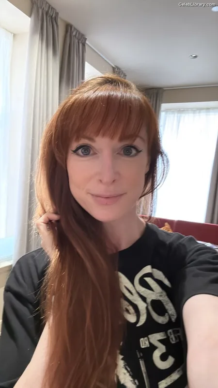 Lisa Foiles photo 24 of 708