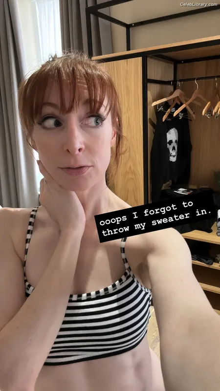 Lisa Foiles photo 3 of 708
