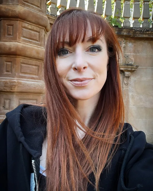 Lisa Foiles photo 9 of 708