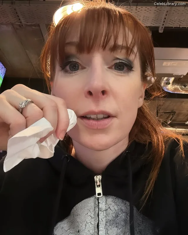 Lisa Foiles photo 10 of 708