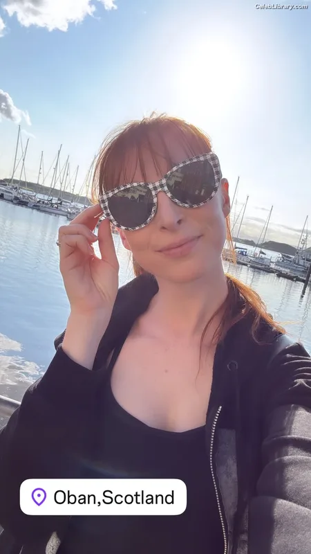 Lisa Foiles photo 11 of 708