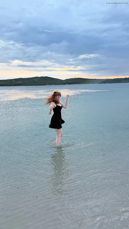 Lisa Foiles photo 12 of 708