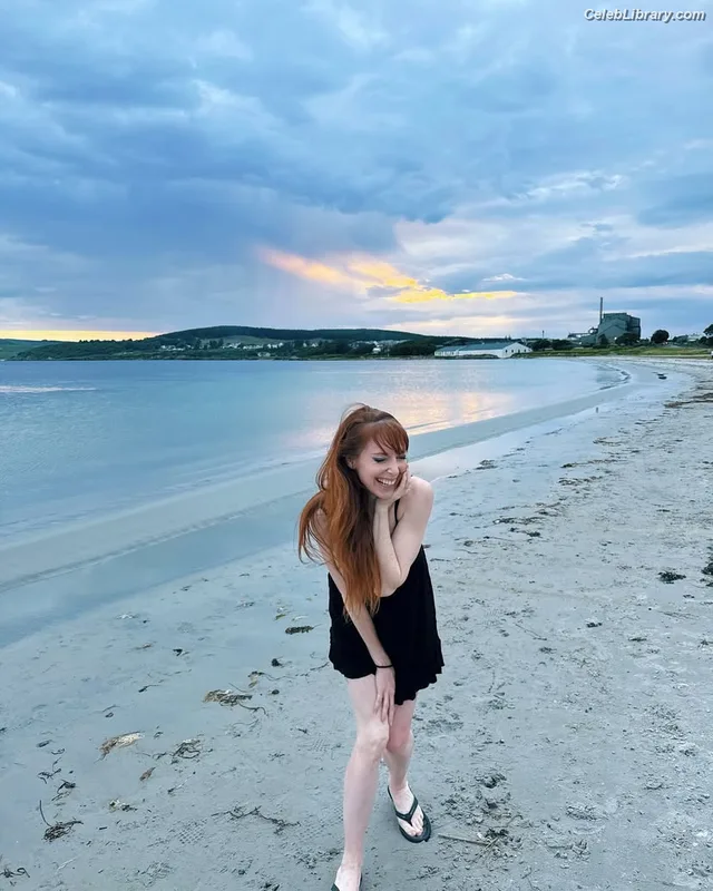 Lisa Foiles photo 19 of 708