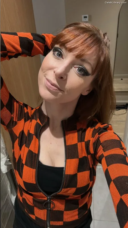 Lisa Foiles photo 20 of 708