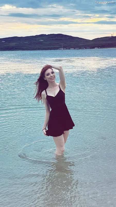 Lisa Foiles photo 22 of 708