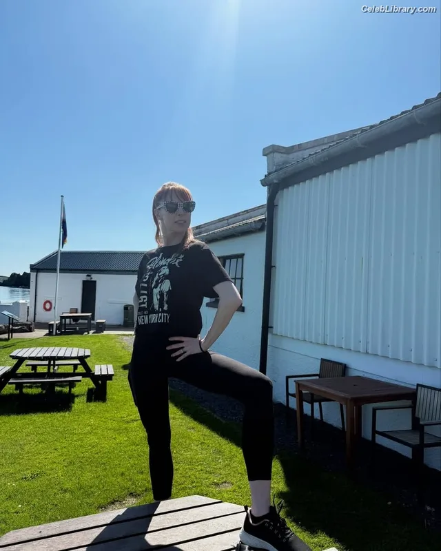Lisa Foiles photo 8 of 708