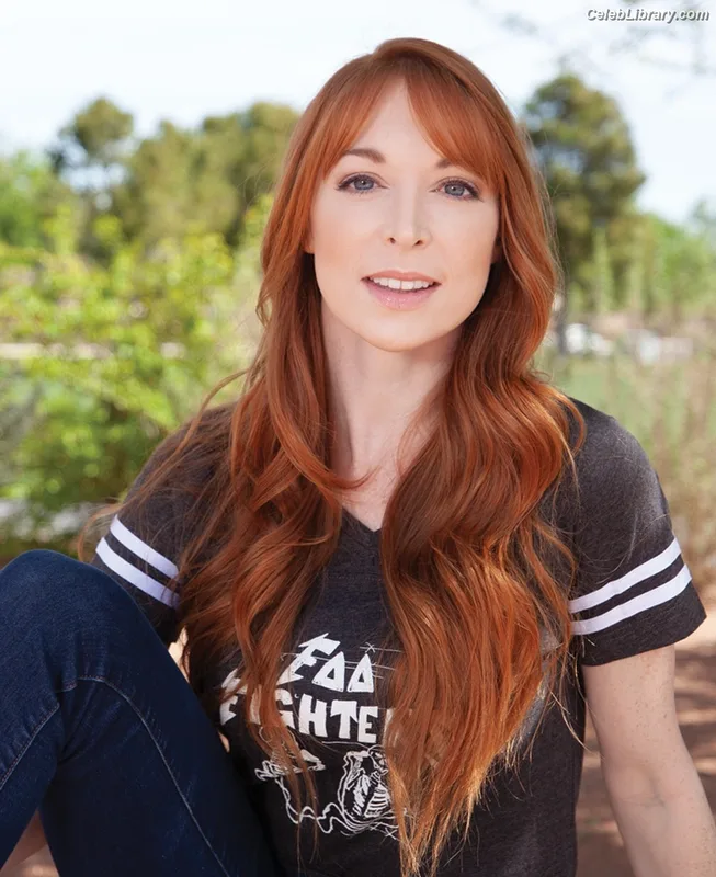 Lisa Foiles photo 24 of 708