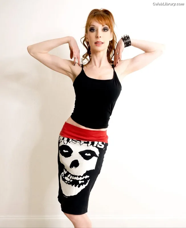 Lisa Foiles photo 1 of 708