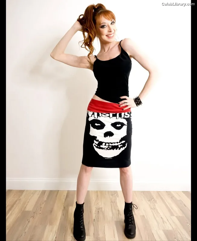 Lisa Foiles photo 2 of 708