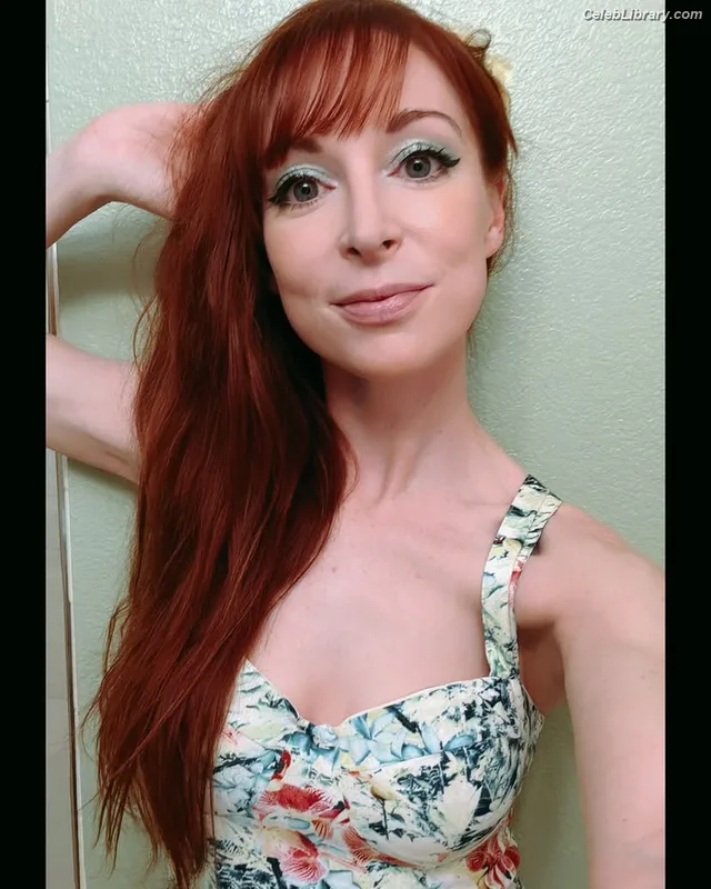 Lisa Foiles photo 14 of 708