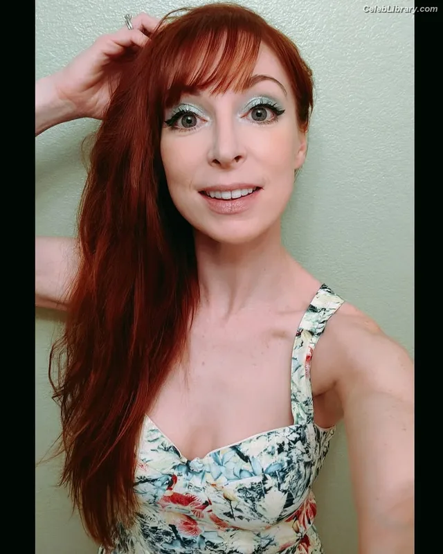 Lisa Foiles photo 15 of 708