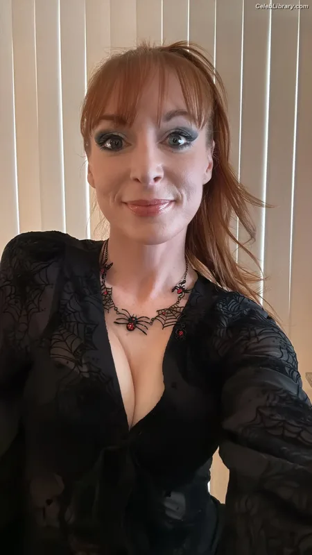 Lisa Foiles photo 16 of 708