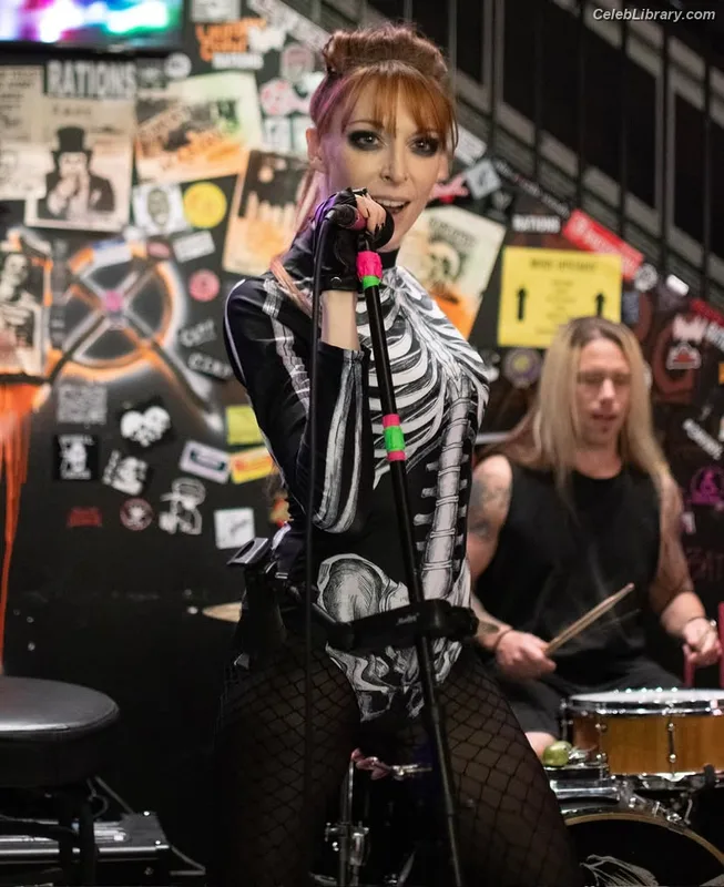 Lisa Foiles photo 17 of 708