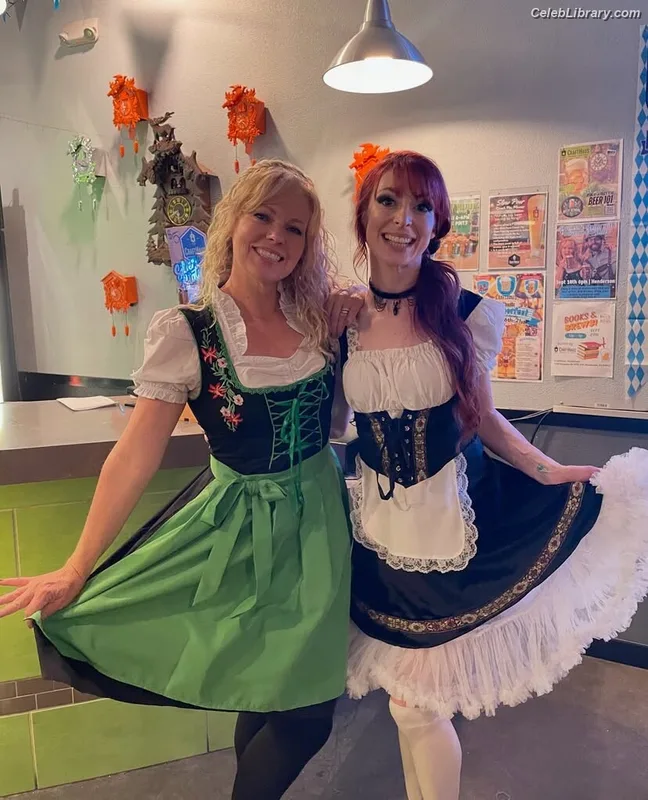 Lisa Foiles photo 23 of 708