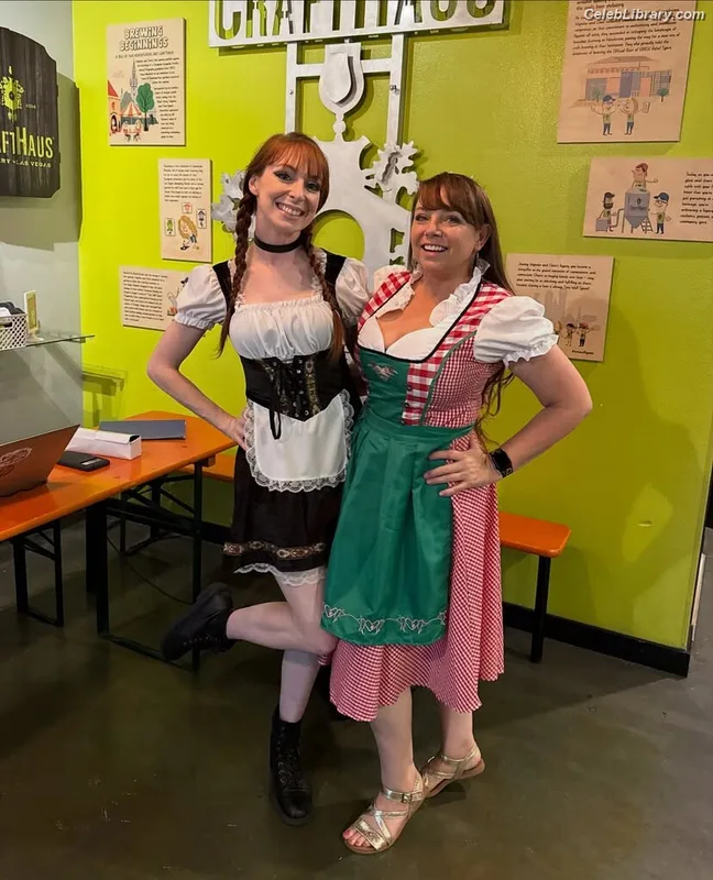 Lisa Foiles photo 24 of 708