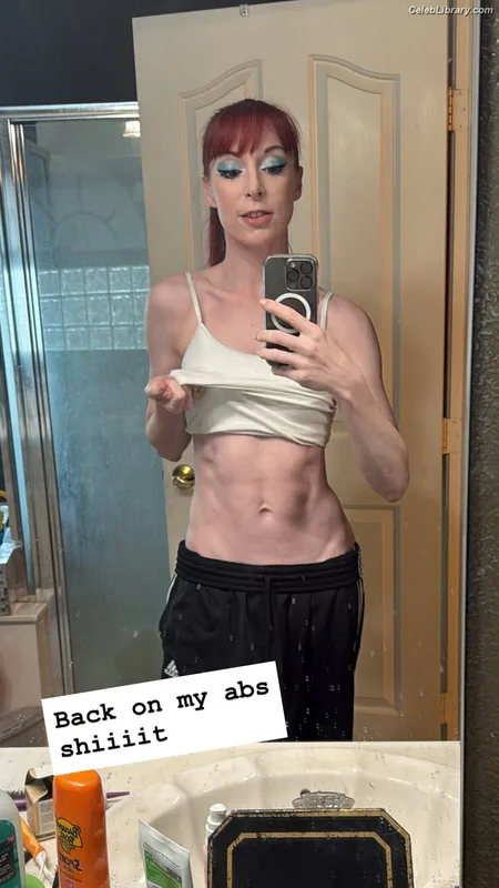 Lisa Foiles photo 7 of 708