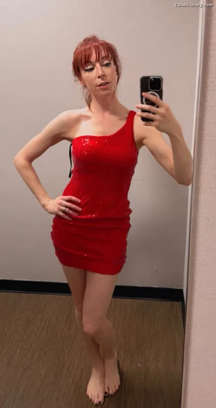 Lisa Foiles photo 13 of 708