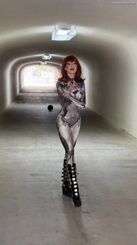 Lisa Foiles photo 17 of 708