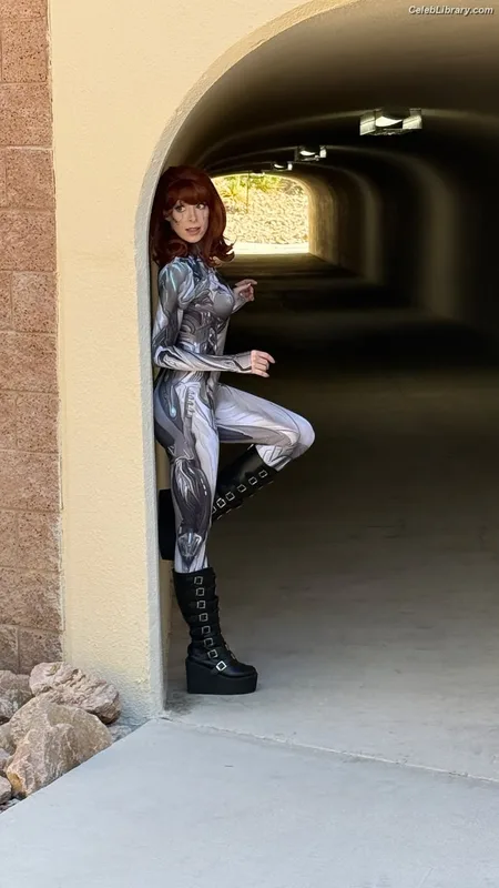 Lisa Foiles photo 18 of 708