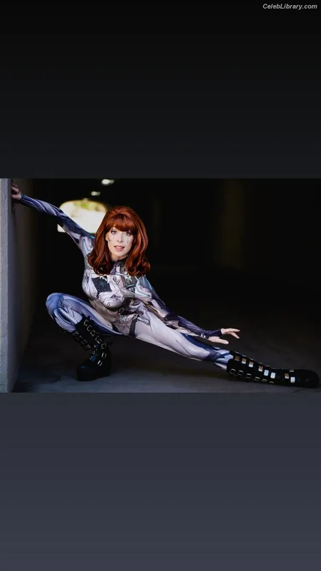 Lisa Foiles photo 15 of 708