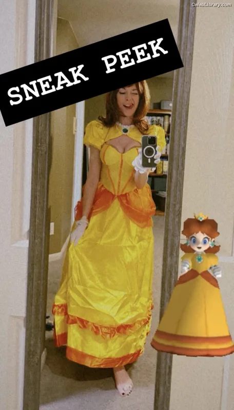 Lisa Foiles photo 22 of 708