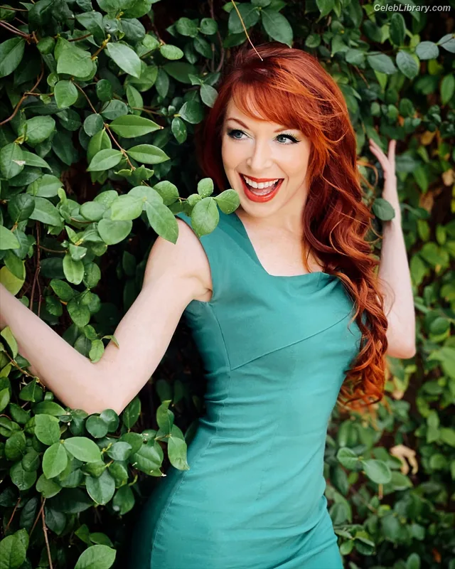 Lisa Foiles photo 23 of 708