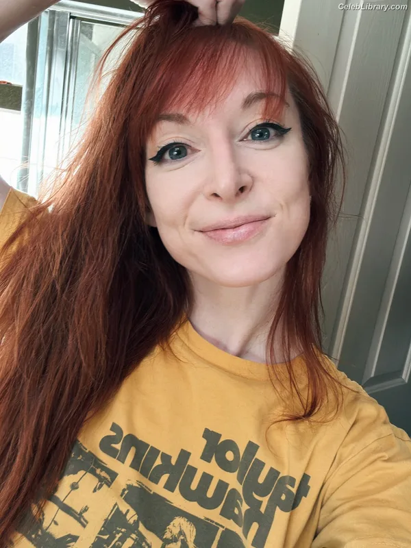 Lisa Foiles photo 2 of 708