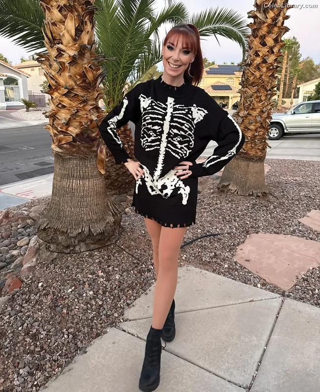 Lisa Foiles photo 22 of 708
