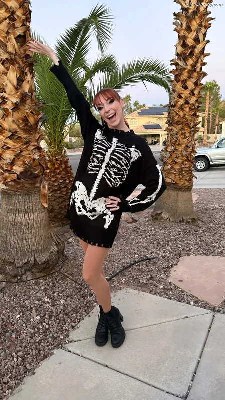 Lisa Foiles photo 24 of 708