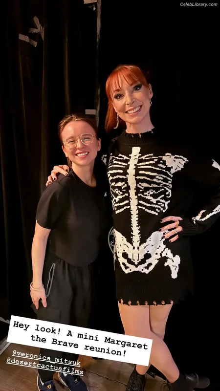 Lisa Foiles photo 3 of 708
