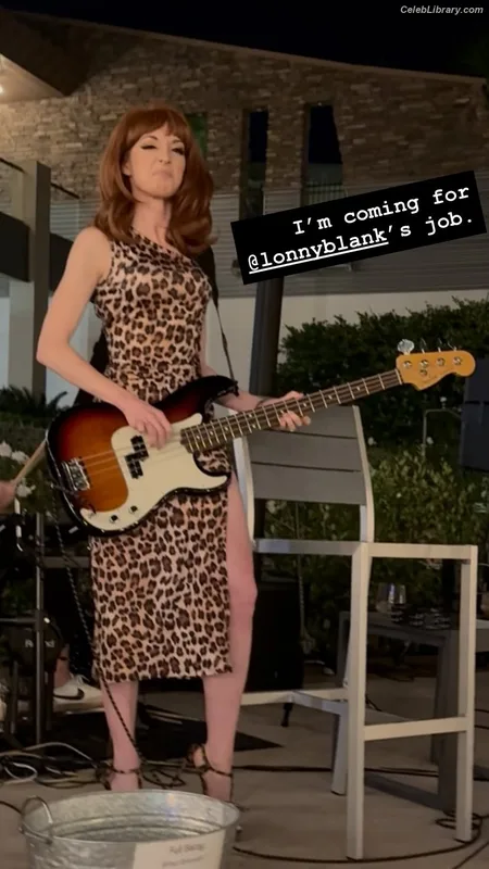 Lisa Foiles photo 7 of 708