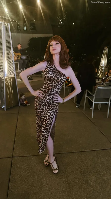 Lisa Foiles photo 11 of 708