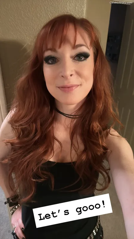 Lisa Foiles photo 15 of 708