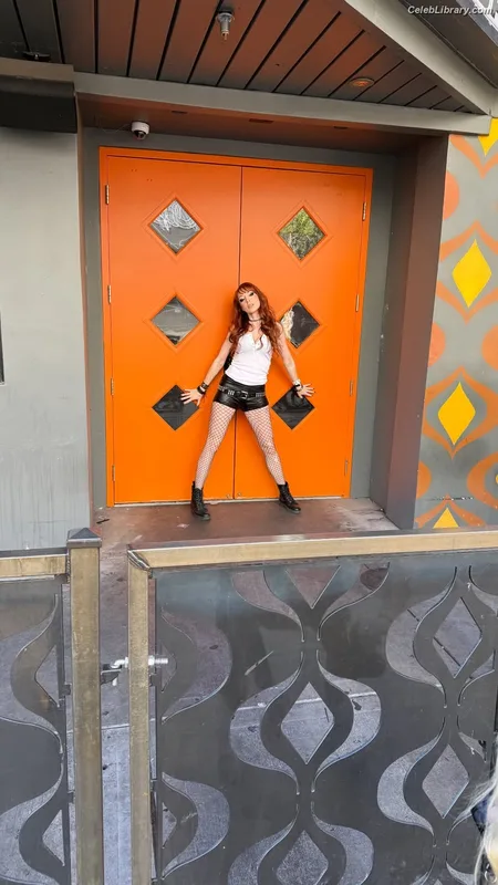 Lisa Foiles photo 18 of 708