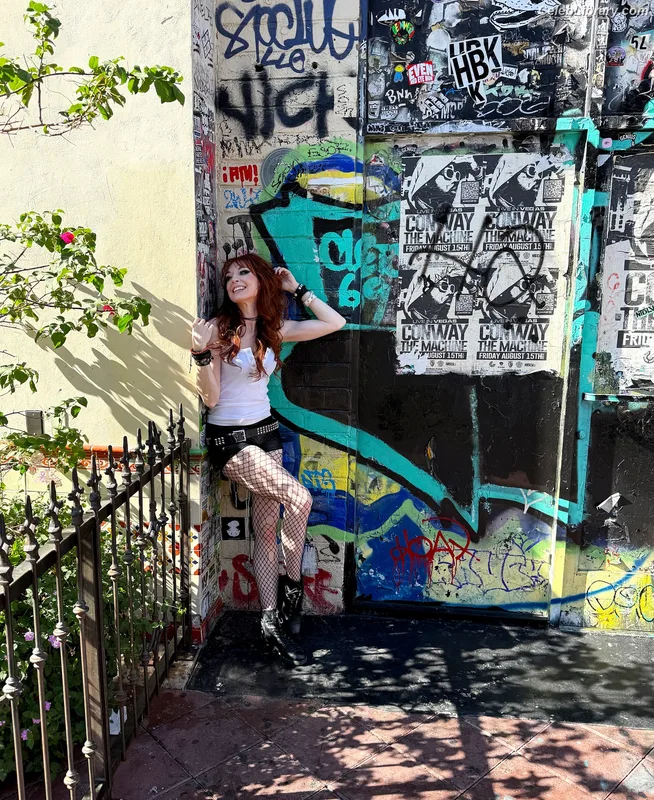 Lisa Foiles photo 15 of 708