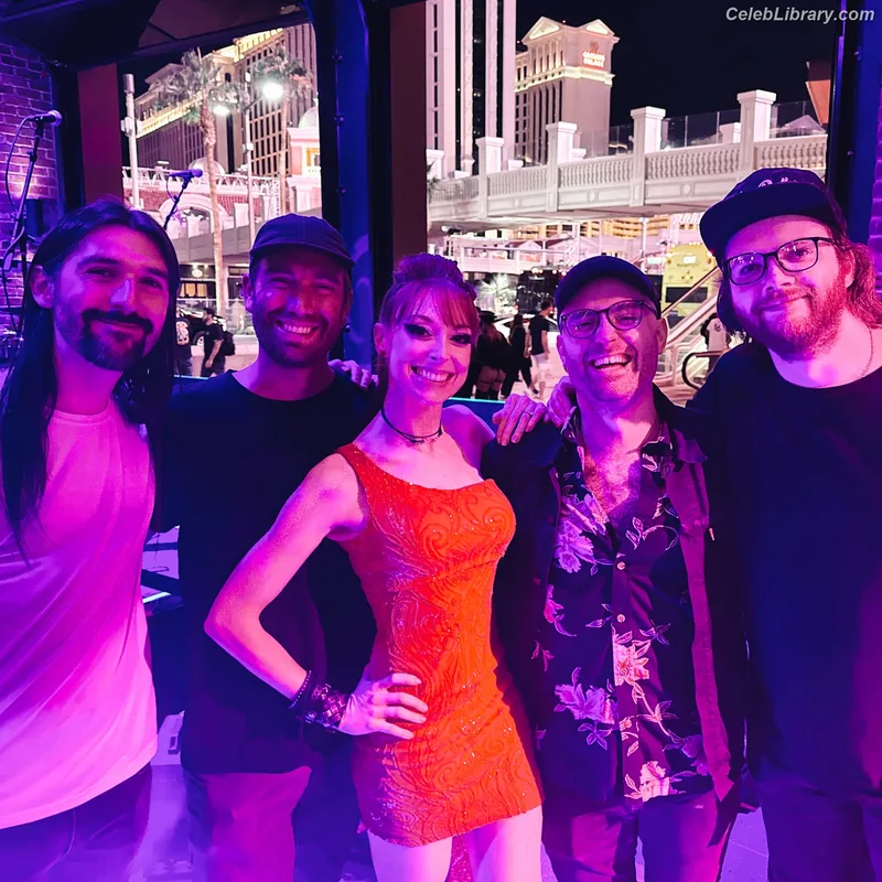 Lisa Foiles photo 16 of 708