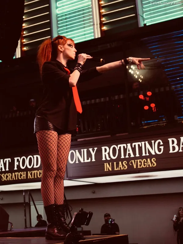 Lisa Foiles photo 8 of 708