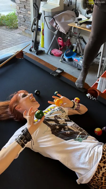 Lisa Foiles photo 12 of 708