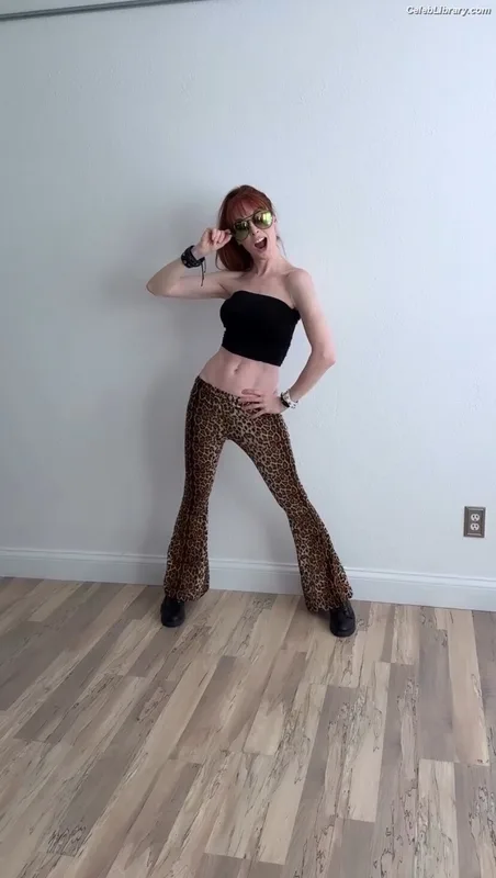 Lisa Foiles photo 20 of 708