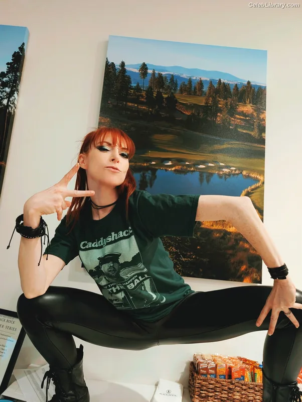Lisa Foiles photo 24 of 708