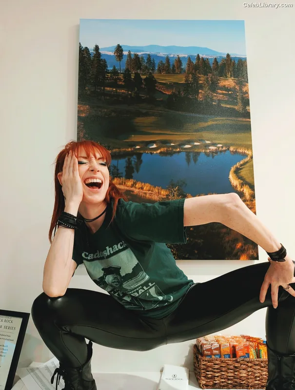 Lisa Foiles photo 2 of 708