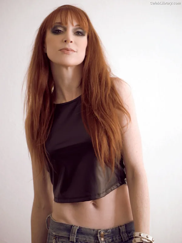 Lisa Foiles photo 3 of 708