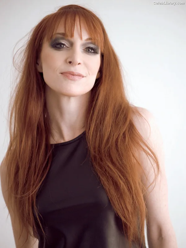 Lisa Foiles photo 4 of 708