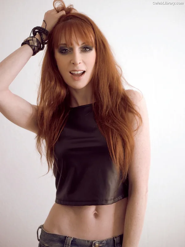 Lisa Foiles photo 5 of 708