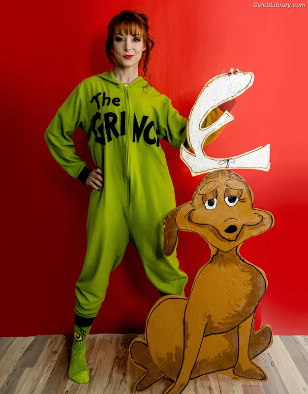 Lisa Foiles photo 16 of 708