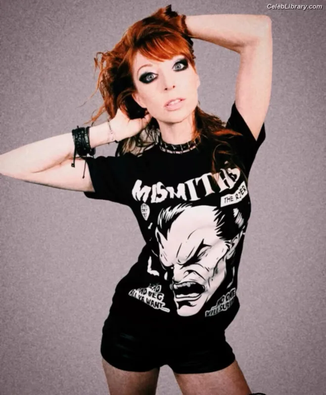 Lisa Foiles photo 21 of 708