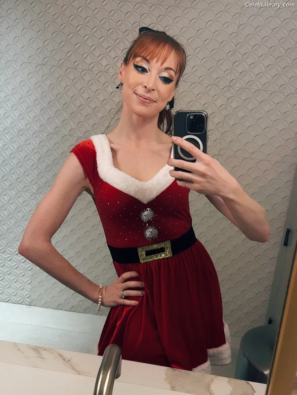 Lisa Foiles photo 23 of 708